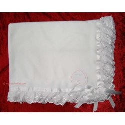 Frilly blanket in white with white lace trims
