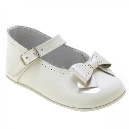Baby Girls Ivory Patent Shoes Decorated By Bows
