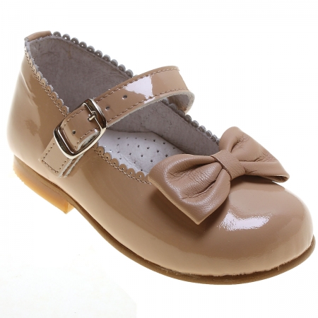 Girls Caramel Brown Patent Mary Jane Shoes With a Bow