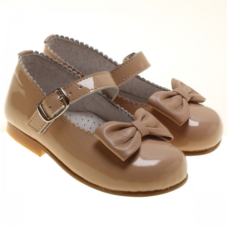 Girls Caramel Brown Patent Mary Jane Shoes With a Bow #3