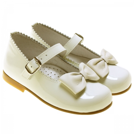 Girls Ivory Patent Mary Jane Shoes With a Bow #2