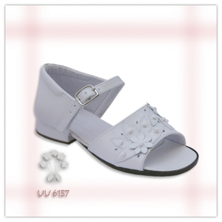 Pretty Originals Girl white leather sandal with beads and flowers