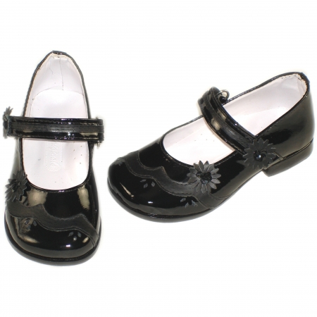 SALE Girls black patent shoes in classic Mary Janes style #2